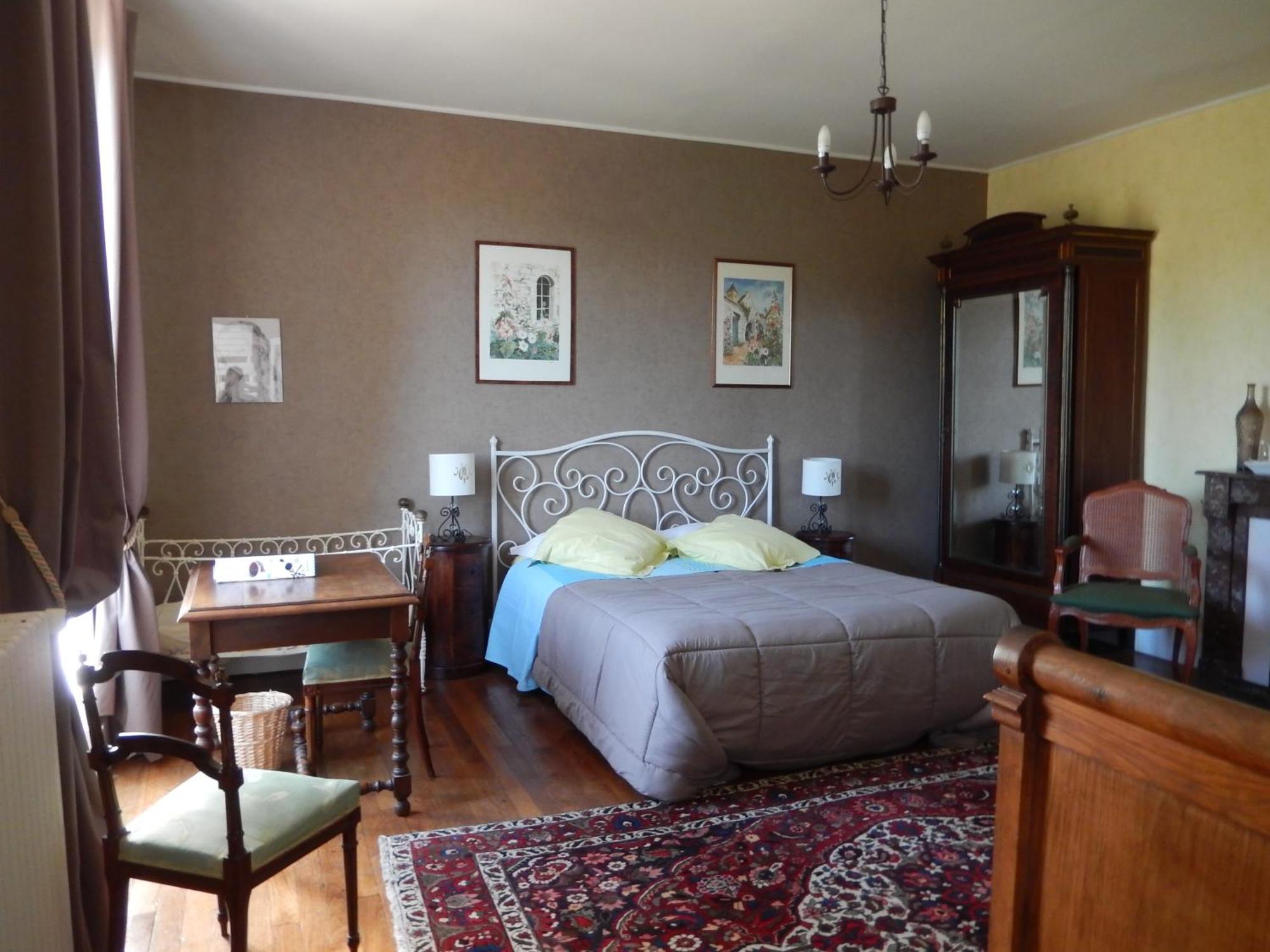 Chambres D'Hotes - Domaine Des Perrieres Crux-la-Ville Room photo